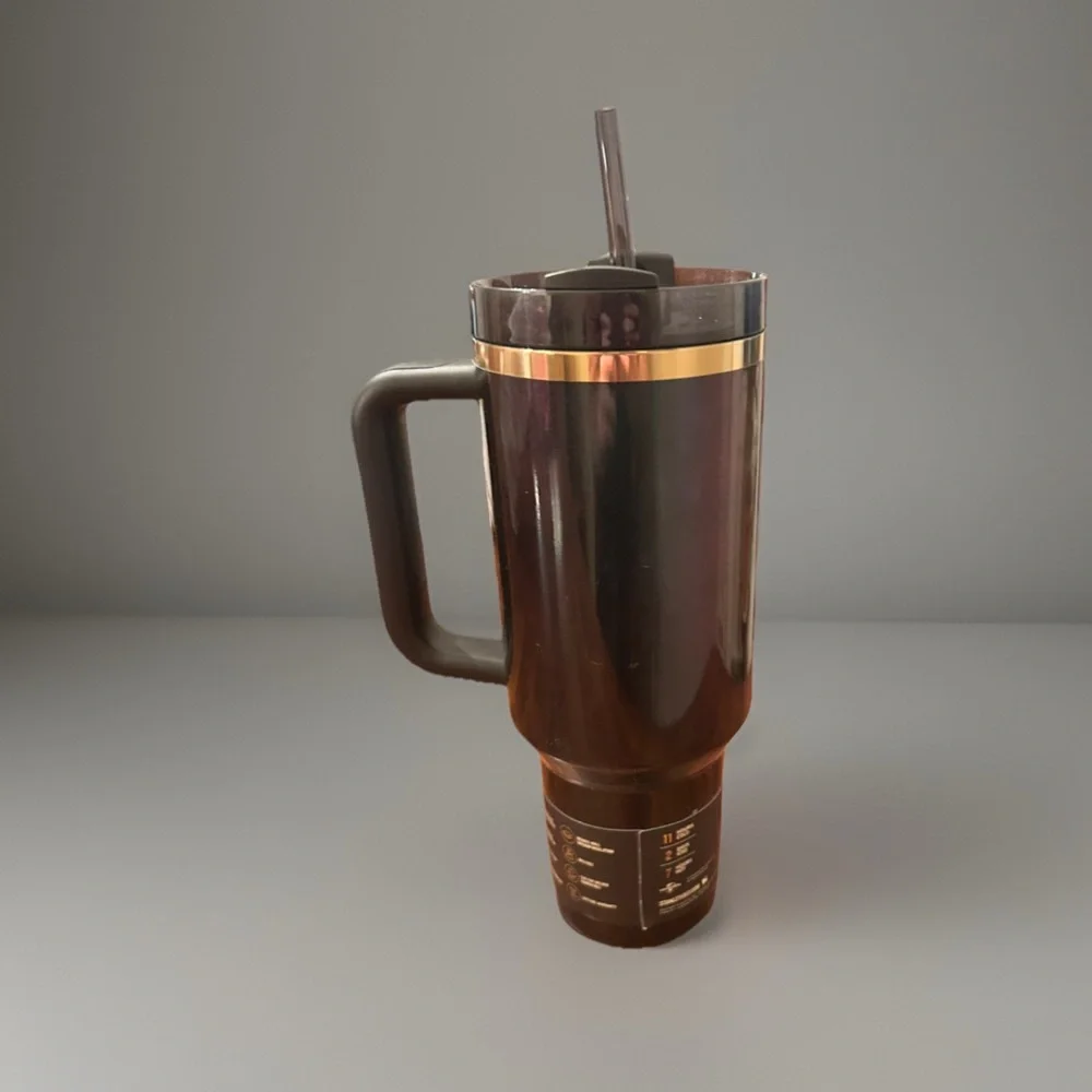 NWT Rare Stanley x Wicked 40oz The FlowState Quencher Tumbler Elphaba For Good - Picture 2 of 3